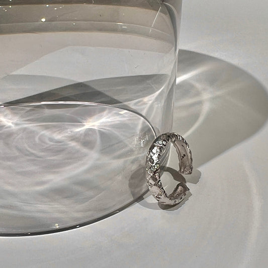 «SILVER TEXTURE BAND» — Adjustable Sterling Silver Ring with Quilted Metal Detailing