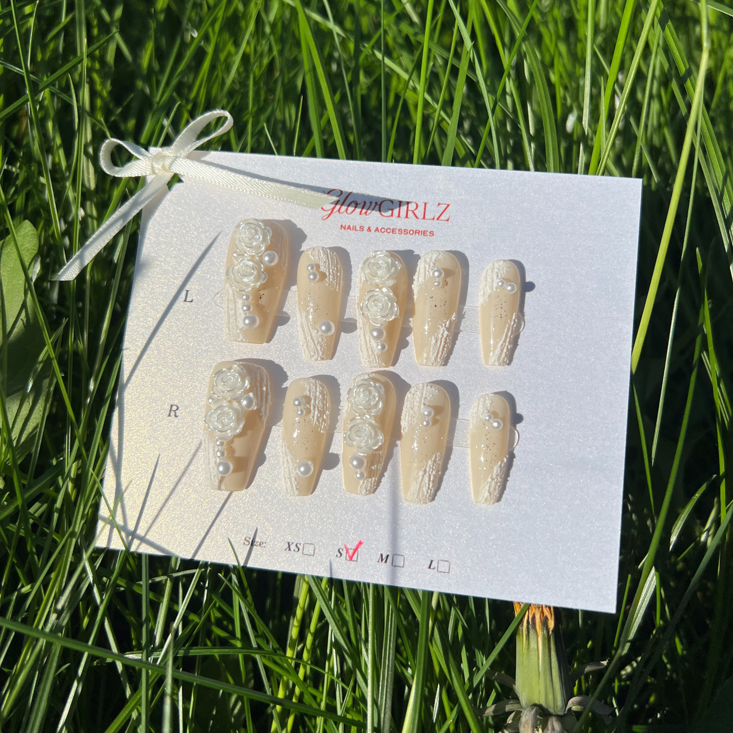 «NUDE ROSE ELEGANCE»– Nude Press-On Nails with 3D White Roses & Pearls, Soft Glam Romantic Nail Set for Every Occasion, Wedding & Romantic Nail Design