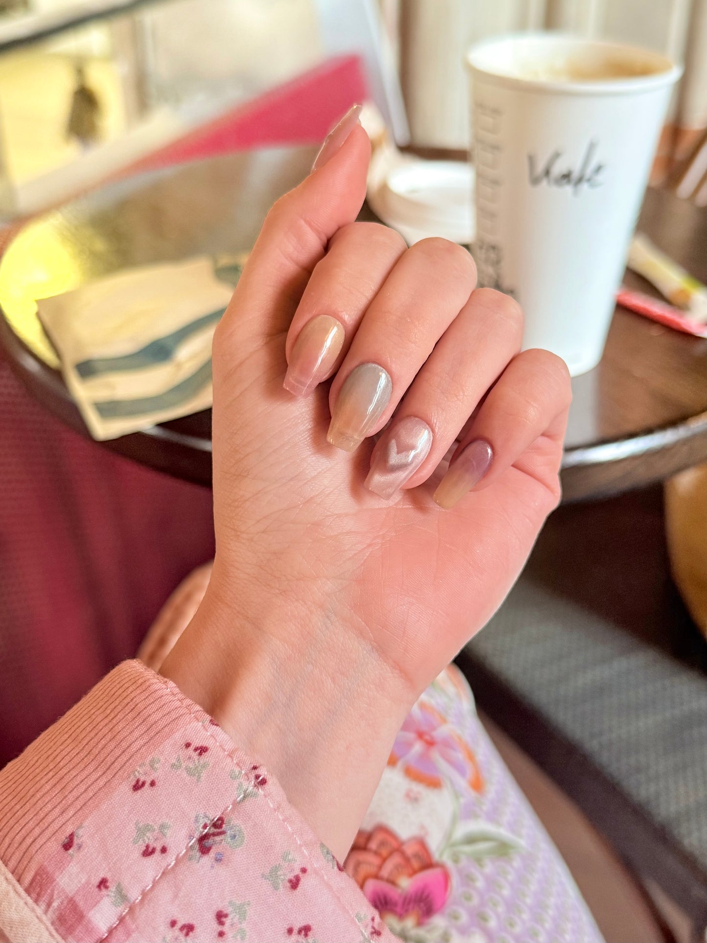 «HEART GLOW SWIRL»- Colorful Press-On Nails with Heart-Shaped Cat Eye Shine, Dreamy Pastel Design, Pastel Rainbow Nails, Ombré Nails