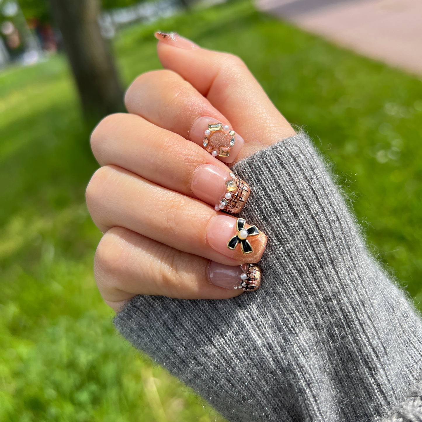 «COCO CLASSIC FRENCH» – Short French Press-On Nails with Bow Charm, 3D Bow & Crystal Accents, Sweet & Edgy Nail Design, Charm French, Tweed Nail Art