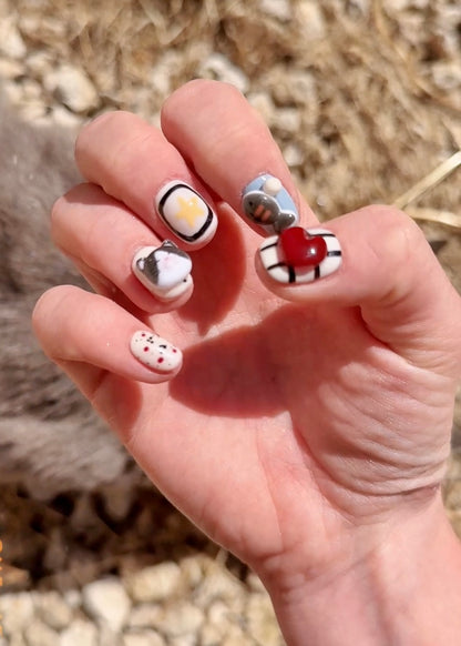 «PURRFECT LOVE HEARTS»- 3D Cute Cat Press-On Nails with Red Heart Accents, Sweet & Playful Design