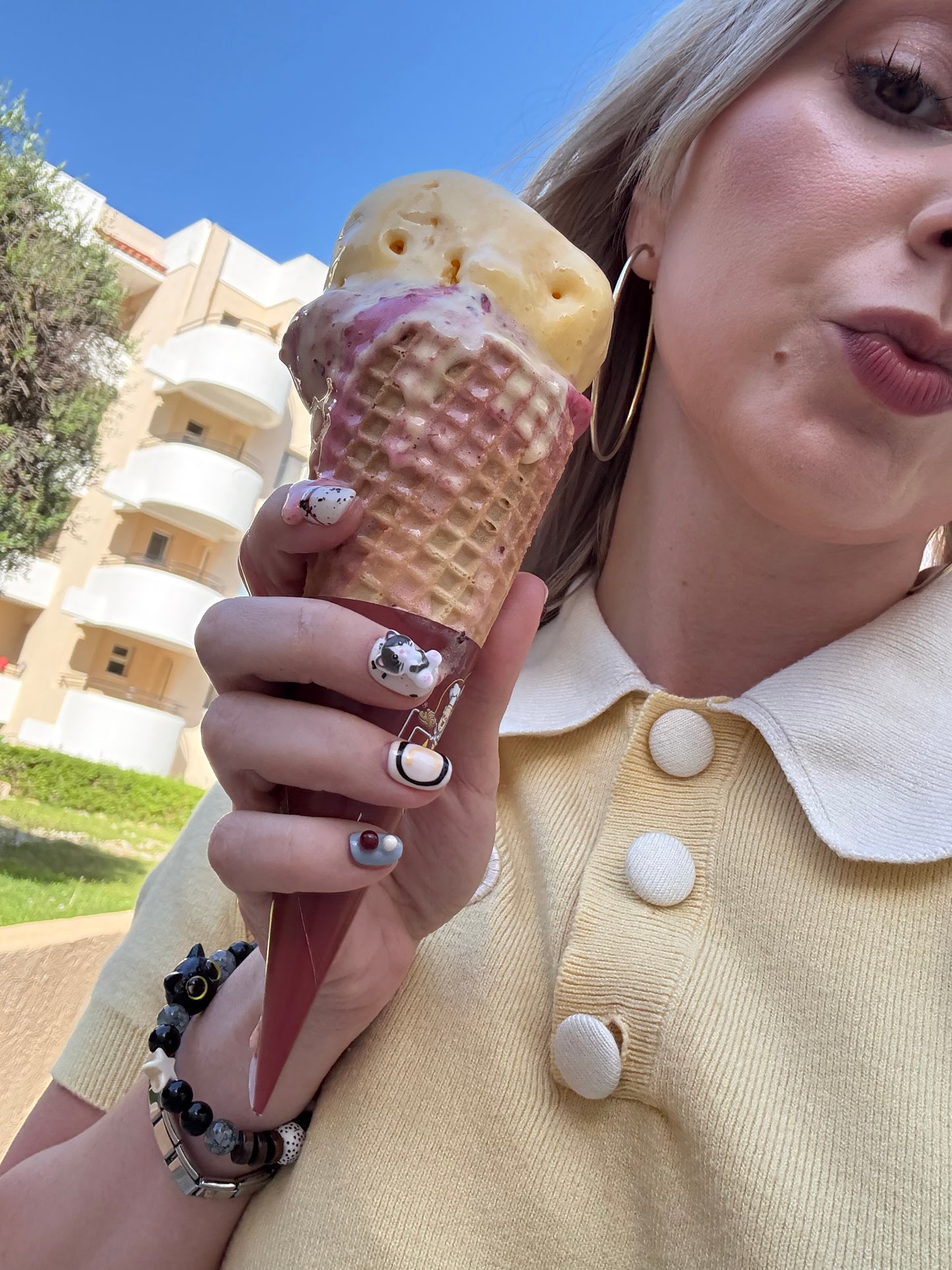 «PURRFECT LOVE HEARTS»- 3D Cute Cat Press-On Nails with Red Heart Accents, Sweet & Playful Design