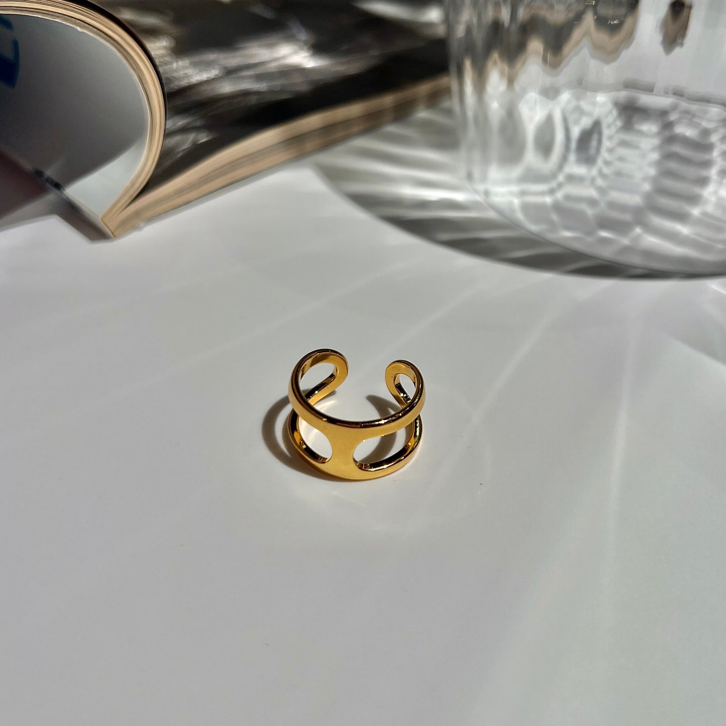 «GOLD OPEN FRAME RING» — Minimalist Adjustable Band in Gold