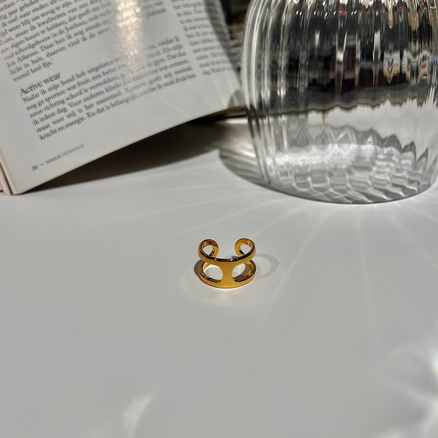 «GOLD OPEN FRAME RING» — Minimalist Adjustable Band in Gold