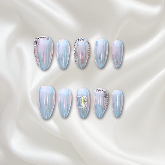 «AURORA SHELL GLOW»– White Shell Powder Press-On Nails with Iridescent Aurora Shine, Trendy & Luxurious Nail Design