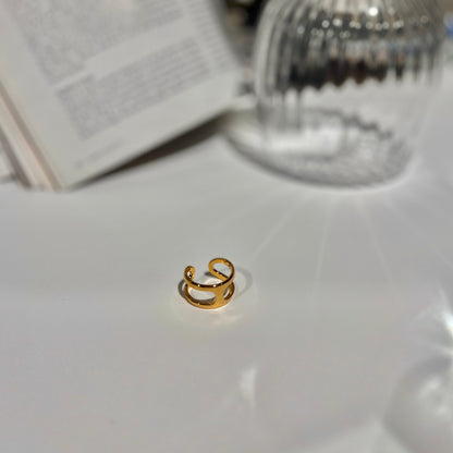 «GOLD OPEN FRAME RING» — Minimalist Adjustable Band in Gold