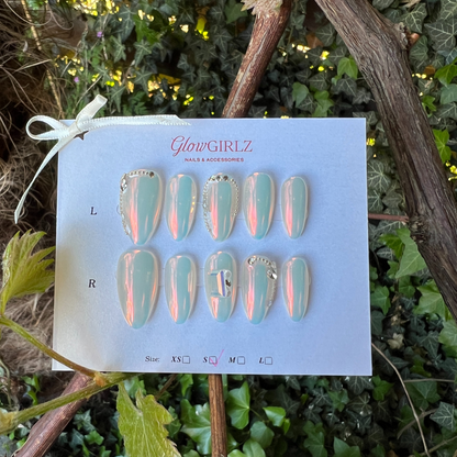 «AURORA SHELL GLOW»– White Shell Powder Press-On Nails with Iridescent Aurora Shine, Trendy & Luxurious Nail Design