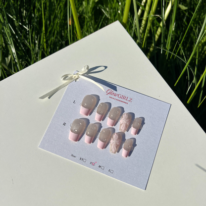 «LAVENDER DREAM FRENCH»- Purple French Tip Press-On Nails with White Cat Eye Base & 3D Floral Accents, Elegant & Dreamy Nail Design