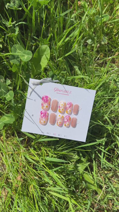 «PEACHY DAISY GLOW»- Pink Cat Eye Press-On Nails with Floral Design & Mini Daisies